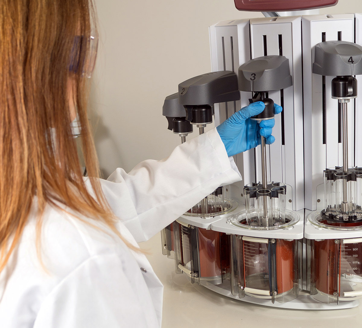 Distek: Aparatura za teste razpadnosti sensIR 3200 nameščanje košaric